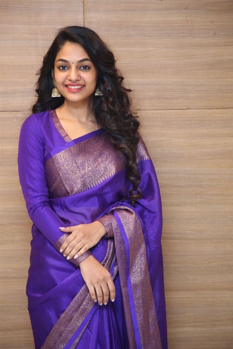 TAMIL ACTRESS IVANA BLUE SAREE IMAGES AT LOVE TODAY MOVIE AUDIO LAUNCH 1